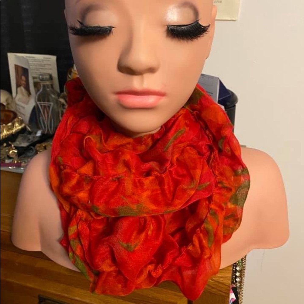Red scarf - Picture 2 of 2